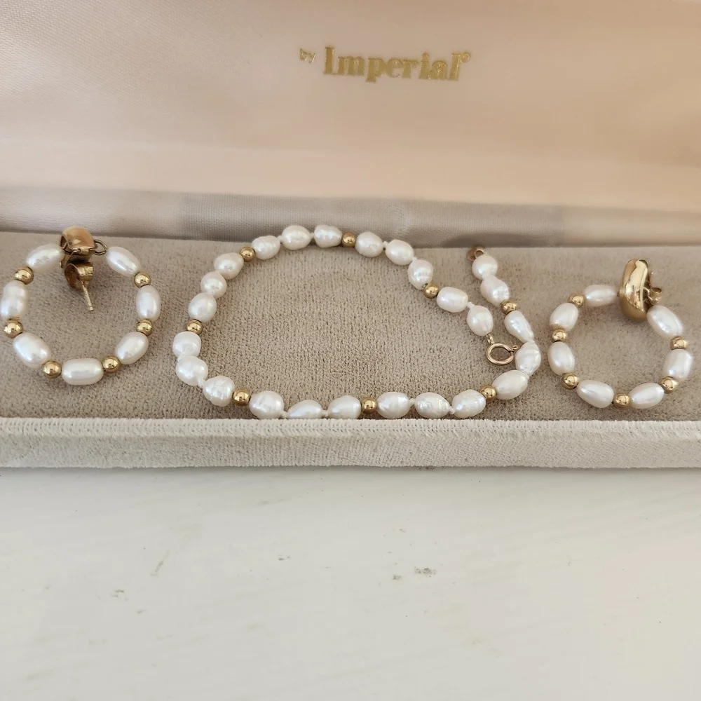 GORGEOUS freshwater pearl bracelet and earrings With 14k Gold Beads